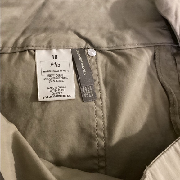 Khaki shorts - Picture 3 of 4